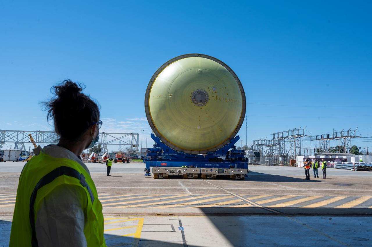 This image highlights the liquid hydrogen tank that will be used on the core stage of NASA’s Space Launch System rocket for Artemis II, the first crewed mission of NASA’s Artemis program. The tank is being built at NASA’s Michoud Assembly Facility in New Orleans. The SLS core stage is made up of five unique elements: the forward skirt, liquid oxygen tank, intertank, liquid hydrogen tank, and the engine section. The liquid hydrogen tank holds 537,000 gallons of liquid hydrogen cooled to minus 423 degrees Fahrenheit and sits between the core stage’s intertank and engine section. The liquid hydrogen hardware, along with the liquid oxygen tank, will provide propellant to the four RS-25 engines at the bottom of the cores stage to produce more than two million pounds of thrust to launch NASA’s Artemis missions to the Moon. Together with its four RS-25 engines, the rocket’s massive 212-foot-tall core stage — the largest stage NASA has ever built — and its twin solid rocket boosters will produce 8.8 million pounds of thrust to send NASA’s Orion spacecraft, astronauts and supplies beyond Earth’s orbit to the Moon and, ultimately, Mars. Offering more payload mass, volume capability and energy to speed missions through space, the SLS rocket, along with NASA’s Gateway in lunar orbit, the human landing system, and Orion spacecraft, is part of NASA’s backbone for deep space exploration and the Artemis lunar program. No other rocket can send astronauts in Orion around the Moon in a single mission.